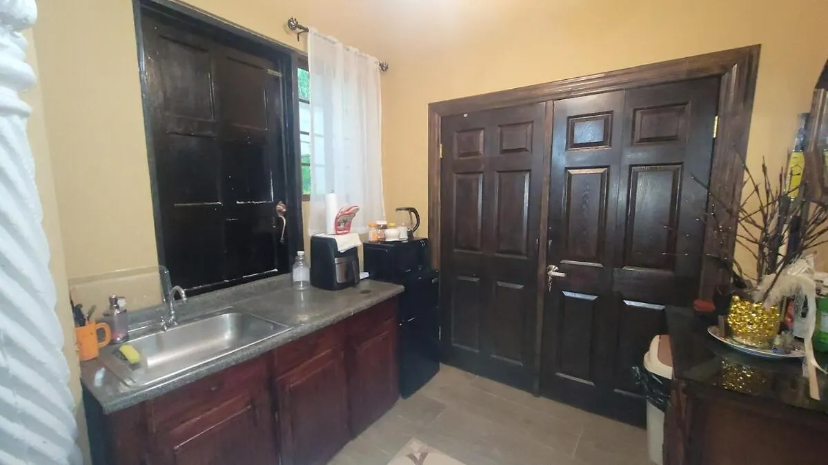 1Br Stay With Shared Pool Access In Negril