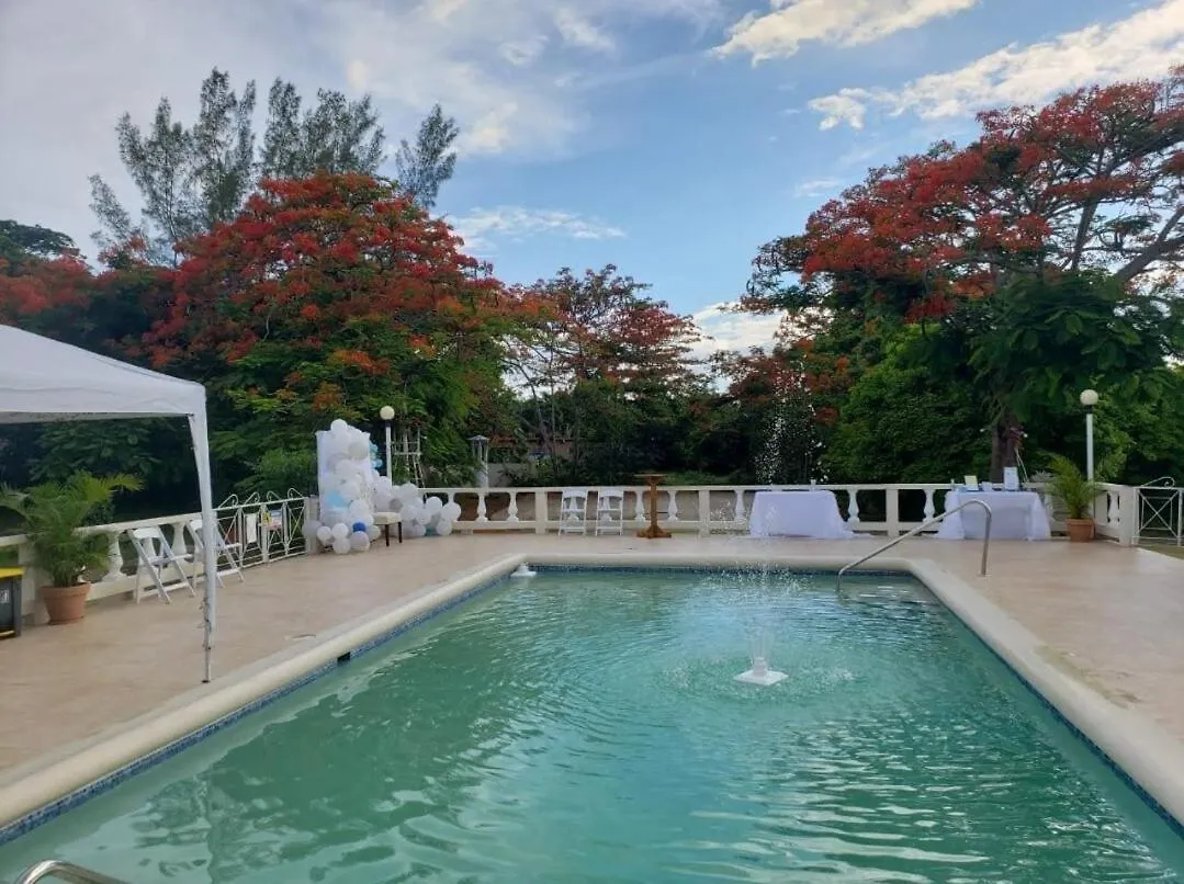 1Br Stay With Shared Pool Access In Negril Apartment