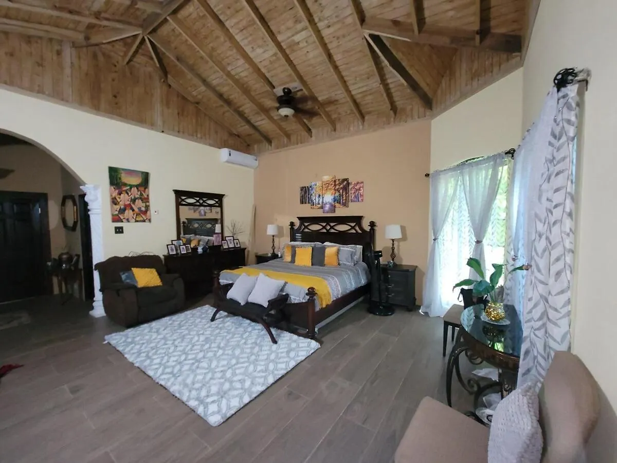 1Br Stay With Shared Pool Access In 内格里尔 公寓